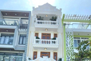 Bán nhà đường Phạm Hữu Lầu, KDC Phú Mỹ Bellez, nhà đẹp, tiện nghi, dọn vào ở ngay.