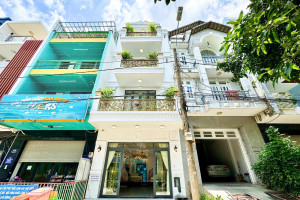 Bán Nhà Quận 7, Phong Cách Biệt Thự Thu Nhỏ, Tặng Full Nội Thất Cao Cấp, Có Thang Máy