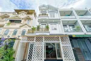 Bán Nhà Đẹp Mặt Tiền Đường 4m , Thiết Kế Nội Thất Cao Cấp, Khu An Ninh, Yên Tĩnh.